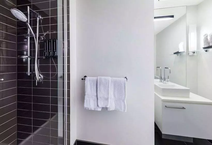 هتل Mercure Melbourne St Kilda Road