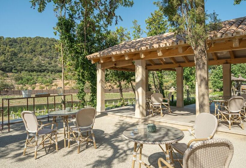 هتل روستایی Rondaia Suites & Villas