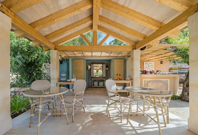 هتل روستایی Rondaia Suites & Villas