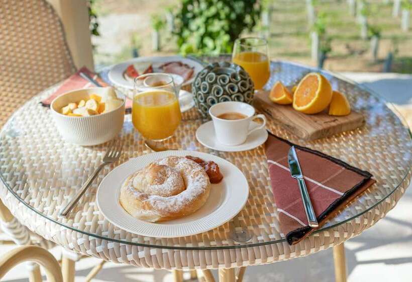 هتل روستایی Rondaia Suites & Villas