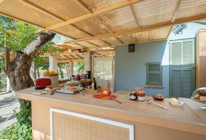 هتل روستایی Rondaia Suites & Villas