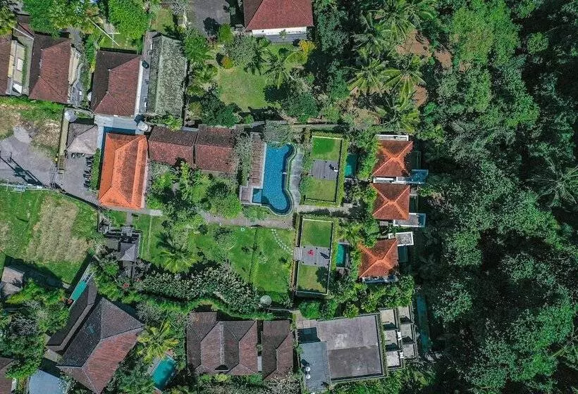 Hotelli Tirta Arum