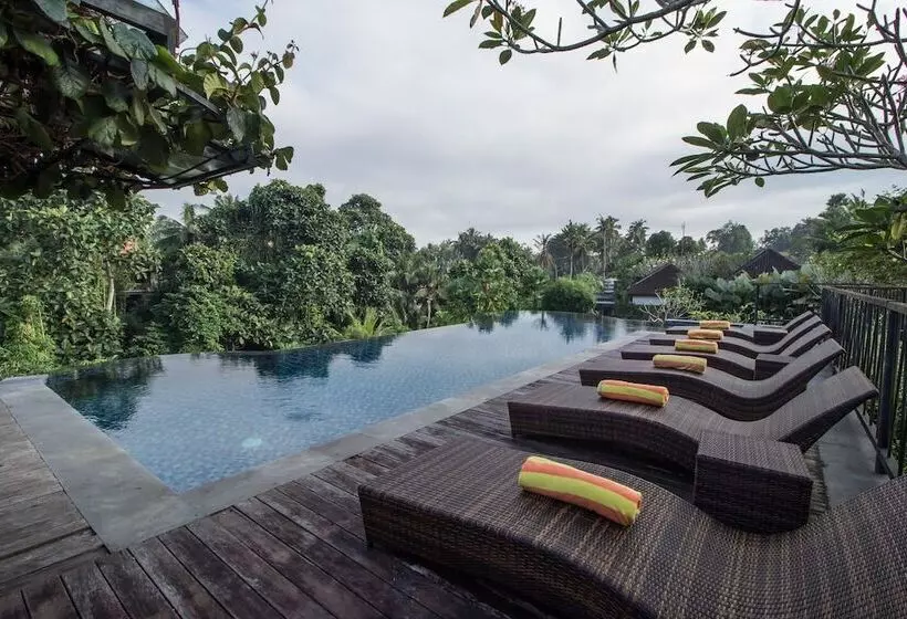Hotelli Tirta Arum