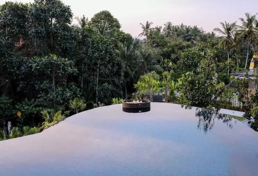 Hotelli Tirta Arum