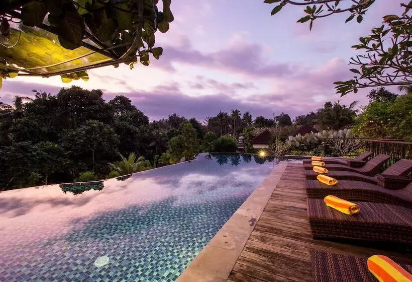 Hotelli Tirta Arum