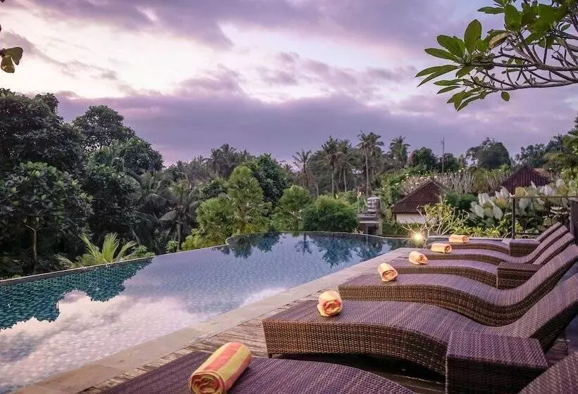 Hotelli Tirta Arum