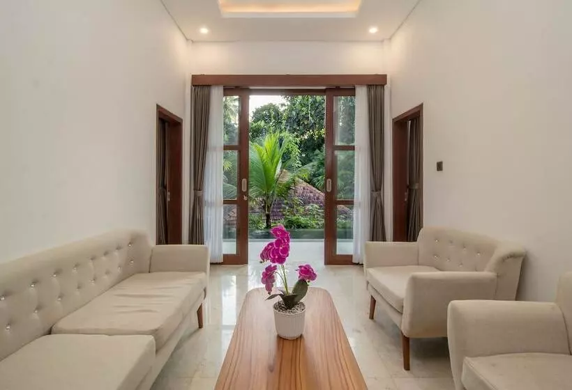 Hotelli Tirta Arum
