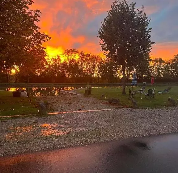 Majatalo La Maison Du Canal