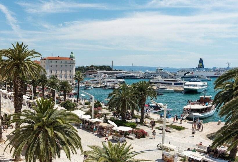 پانسیون Palms Promenade Luxury Rooms