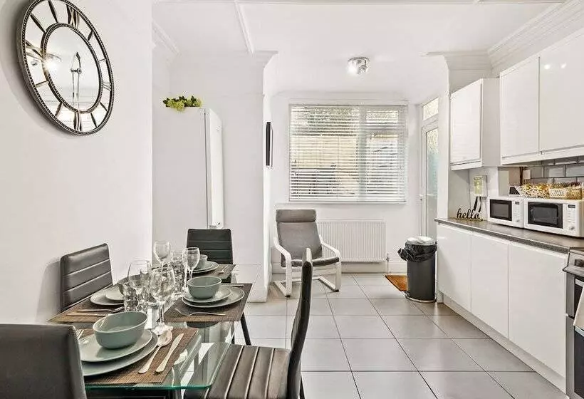 レジデンス Modern 4br Victorian Home Near Luton Airport