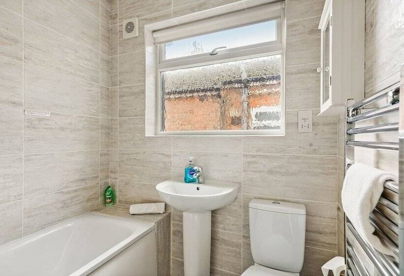 דירת נופש Modern 4br Victorian Home Near Luton Airport
