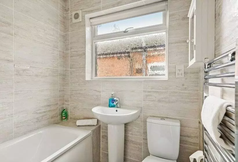 レジデンス Modern 4br Victorian Home Near Luton Airport