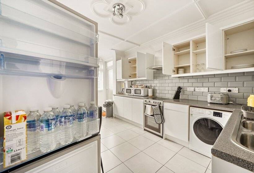 דירת נופש Modern 4br Victorian Home Near Luton Airport