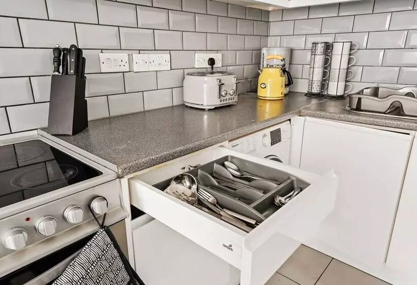 レジデンス Modern 4br Victorian Home Near Luton Airport