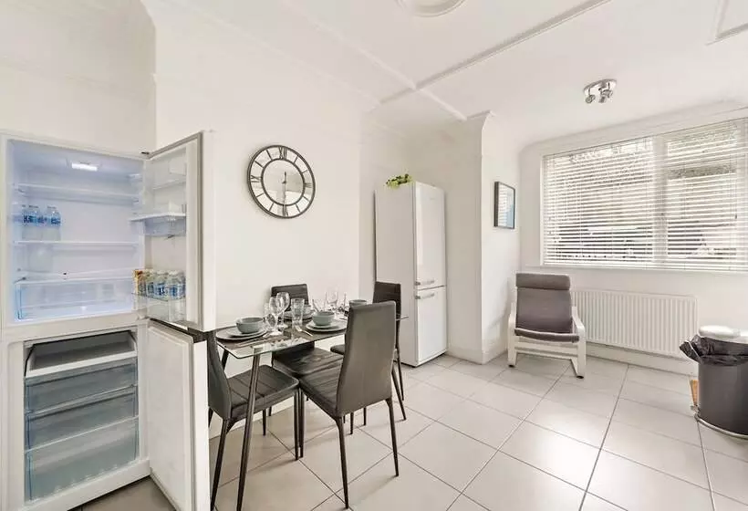 レジデンス Modern 4br Victorian Home Near Luton Airport