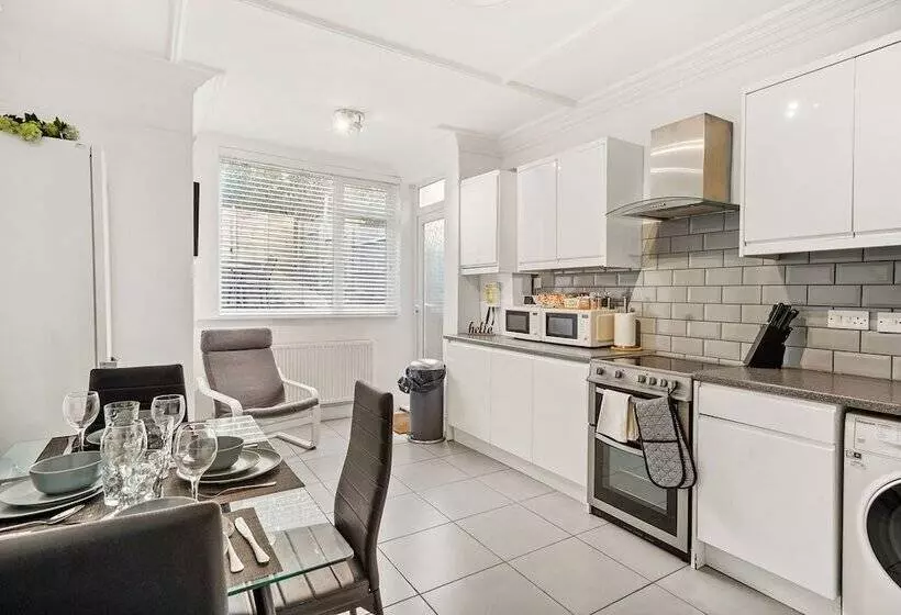 レジデンス Modern 4br Victorian Home Near Luton Airport