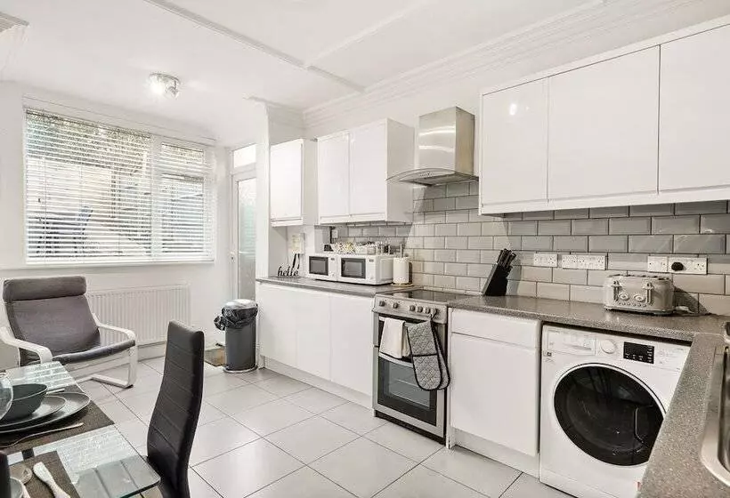 レジデンス Modern 4br Victorian Home Near Luton Airport