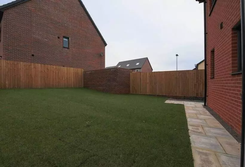 Residenssi Beautiful 4 Bed House 15 Mins To Cardiff & Newport