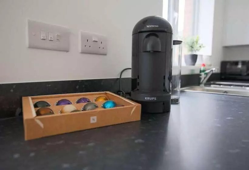 Residenssi Beautiful 4 Bed House 15 Mins To Cardiff & Newport