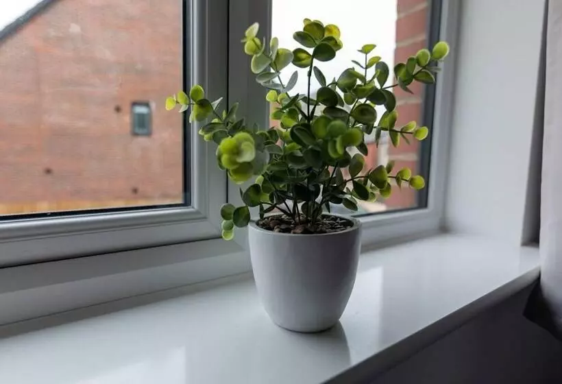 Residenssi Beautiful 4 Bed House 15 Mins To Cardiff & Newport