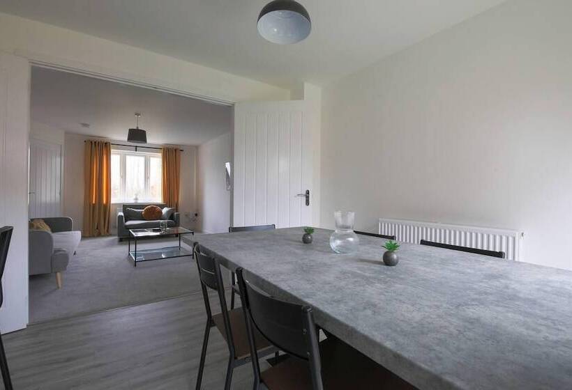 إقامة Beautiful 4 Bed House 15 Mins To Cardiff & Newport