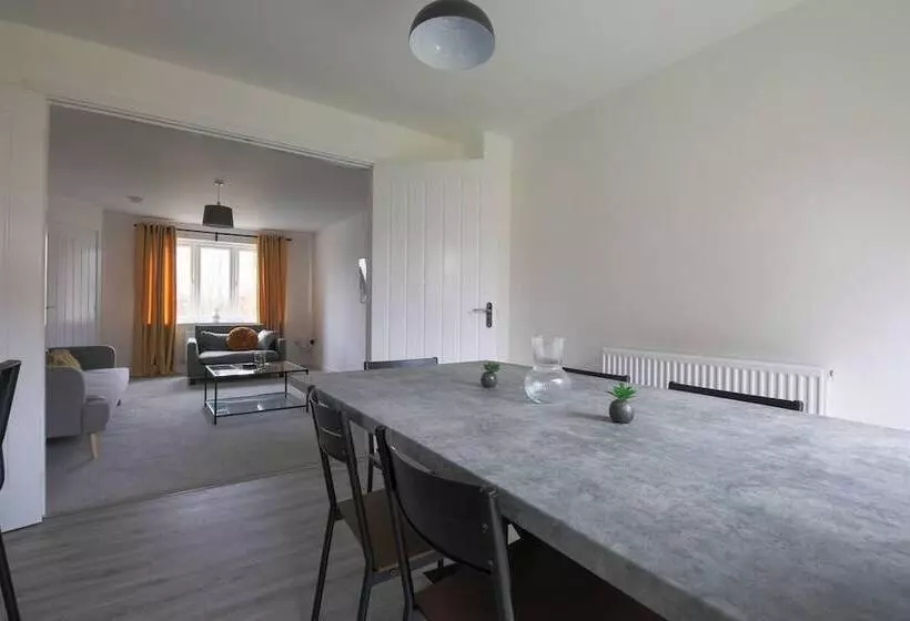 Residenssi Beautiful 4 Bed House 15 Mins To Cardiff & Newport