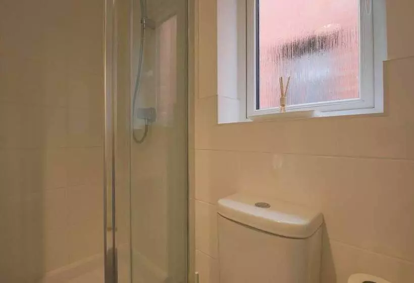 Residenssi Beautiful 4 Bed House 15 Mins To Cardiff & Newport