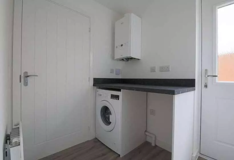 Residenssi Beautiful 4 Bed House 15 Mins To Cardiff & Newport