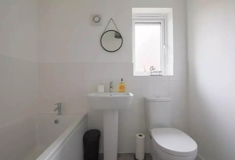 Residenssi Beautiful 4 Bed House 15 Mins To Cardiff & Newport