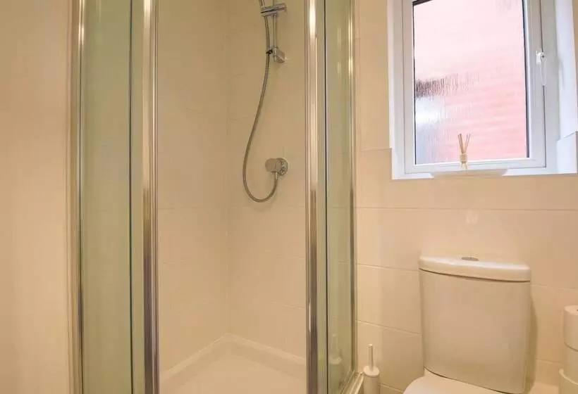 Residenssi Beautiful 4 Bed House 15 Mins To Cardiff & Newport