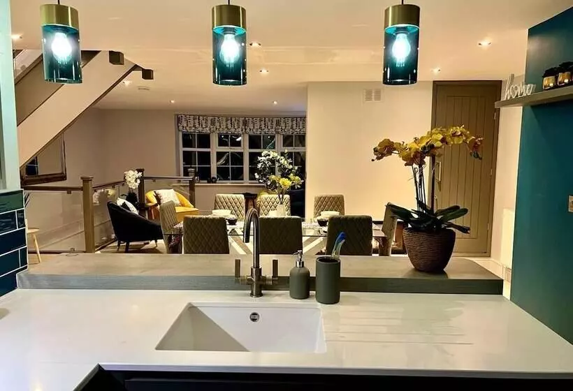 Residenssi Cottage With Stunning Views And Hot Tub