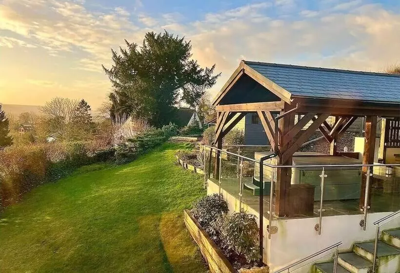 Residenssi Cottage With Stunning Views And Hot Tub
