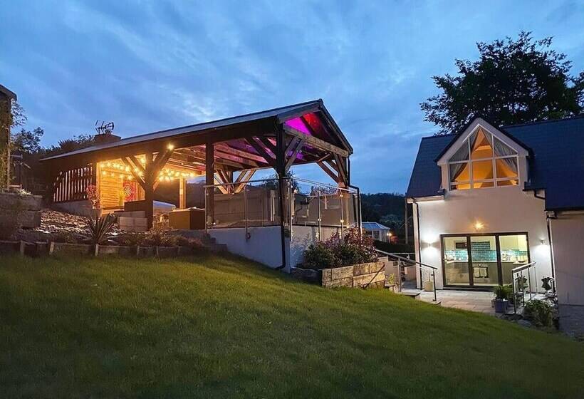 レジデンス Cottage With Stunning Views And Hot Tub