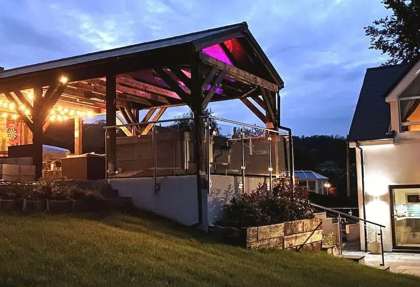 Residenssi Cottage With Stunning Views And Hot Tub