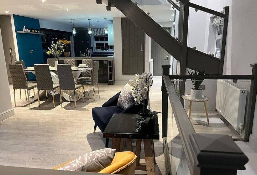 レジデンス Cottage With Stunning Views And Hot Tub