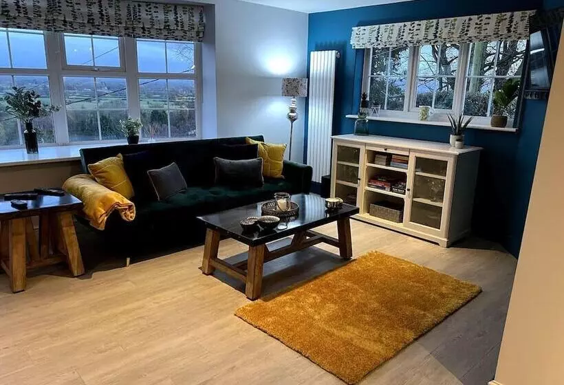 Residenssi Cottage With Stunning Views And Hot Tub