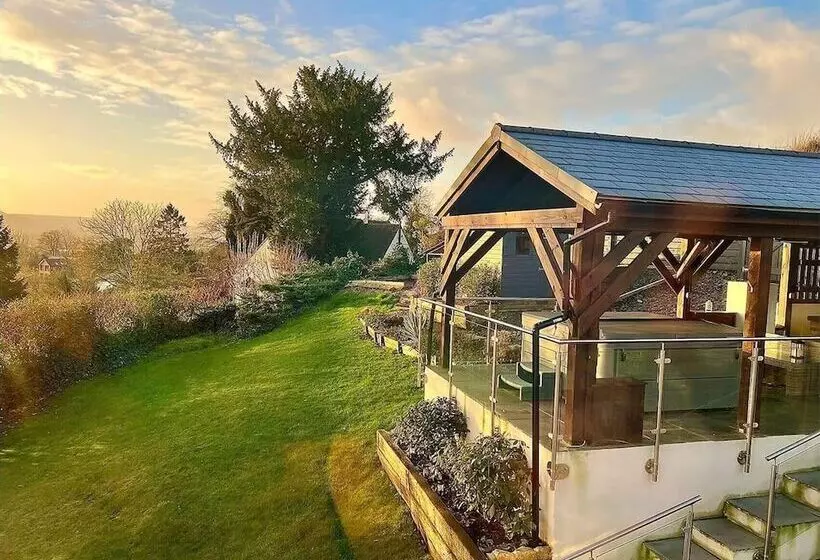 Residenssi Cottage With Stunning Views And Hot Tub