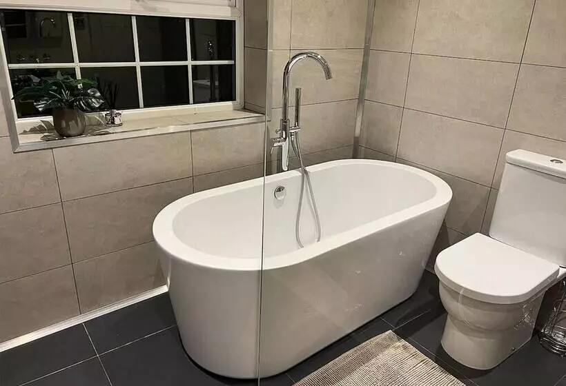 Residenssi Cottage With Stunning Views And Hot Tub