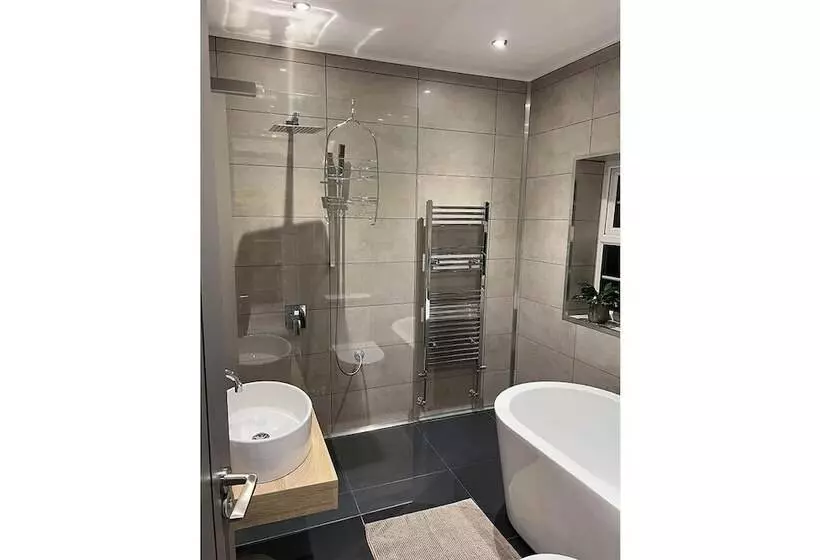 Residenssi Cottage With Stunning Views And Hot Tub