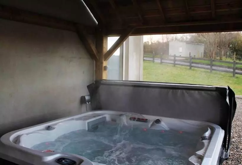 Residenssi Forest View House   Private Hot Tub