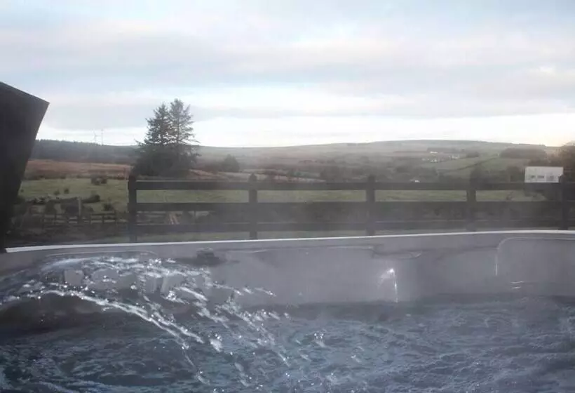 Residenssi Forest View House   Private Hot Tub