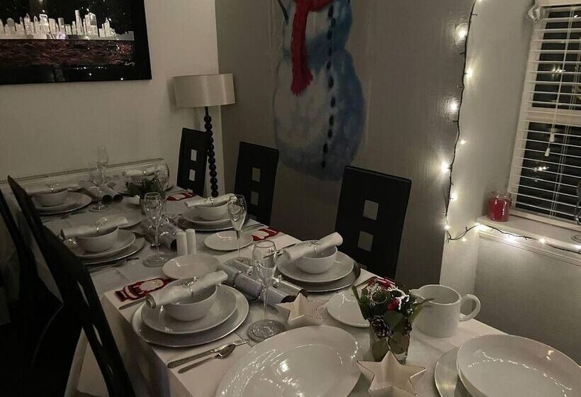 Rural Chapel Cottage, Near Airport, Bar & Hot Tub