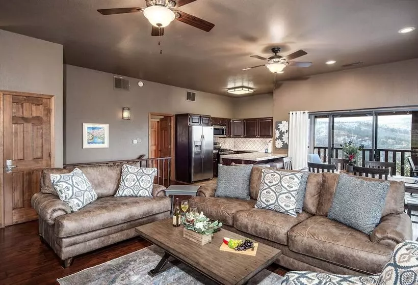 Timberline Hideaway