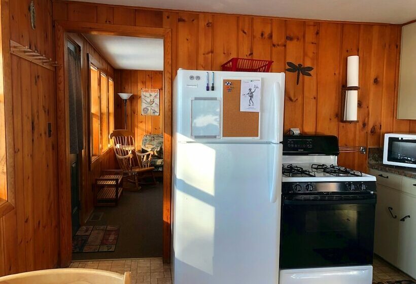 Buckskin Lake Resort   Kodiak