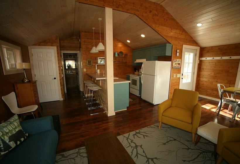 Deerwood Resort   Whippoorwill Cabin