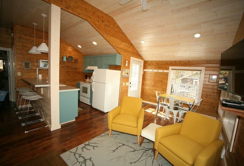 Deerwood Resort   Whippoorwill Cabin