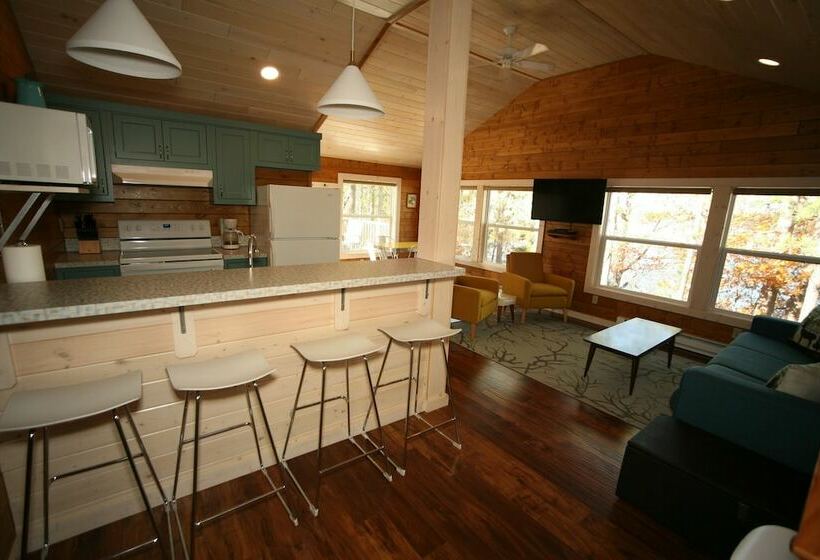 Deerwood Resort   Whippoorwill Cabin