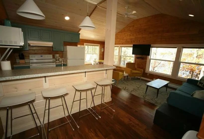 Deerwood Resort   Whippoorwill Cabin