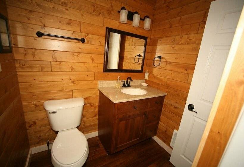 Deerwood Resort   Whippoorwill Cabin