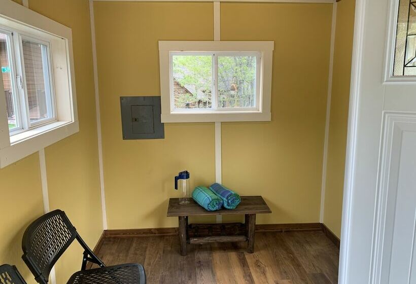 Deerwood Resort   Whippoorwill Cabin